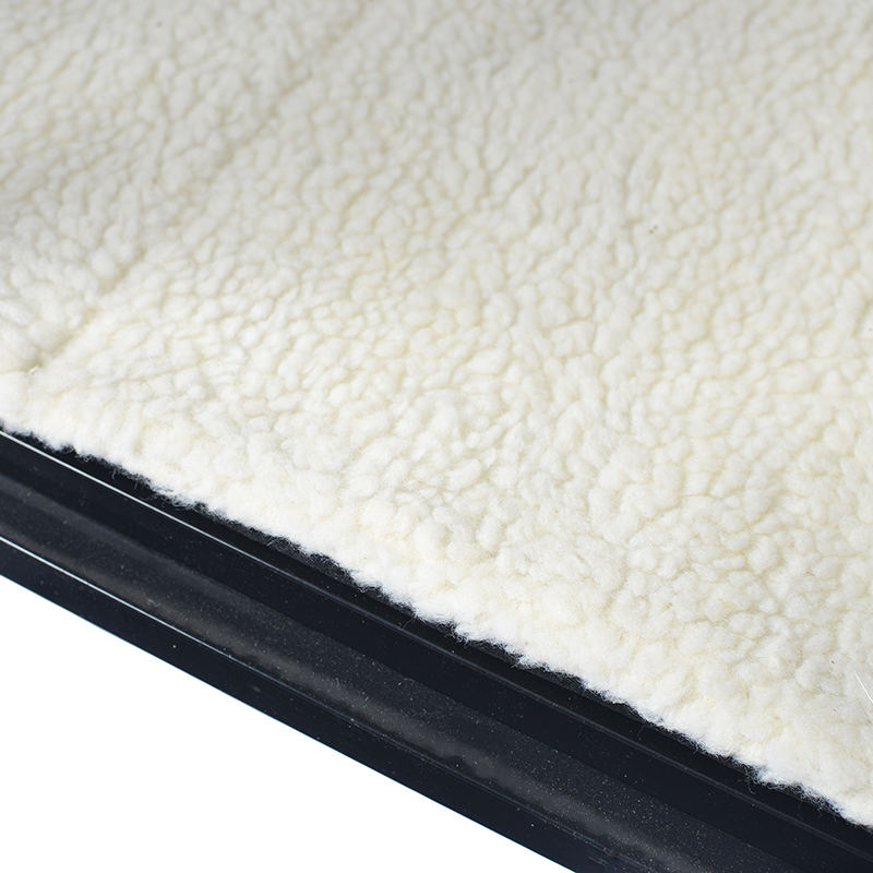 Nábytok v štýle veľkej drevenej klietky pre psie s kolesami a vankúšom Nábytok v štýle veľkej drevenej klietky pre psie s kolesami a vankúšom